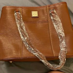 NWT Brown leather Dooney & Bourke purse